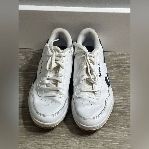 Reebok White and Navy Low-Top Sneakers Size 9 - Picture 2 of 6